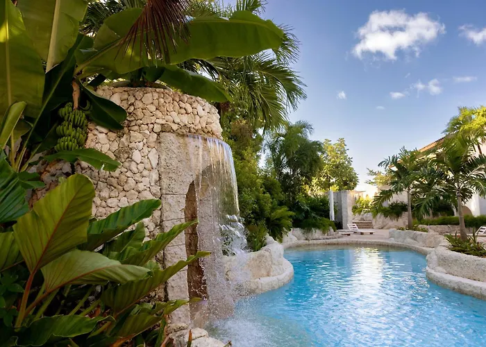 Blue Monkey Hotel & Beach Club